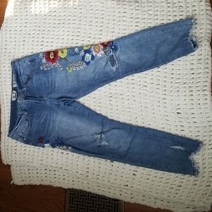 Indigo Rein sz 9 distressed embroidered jeans